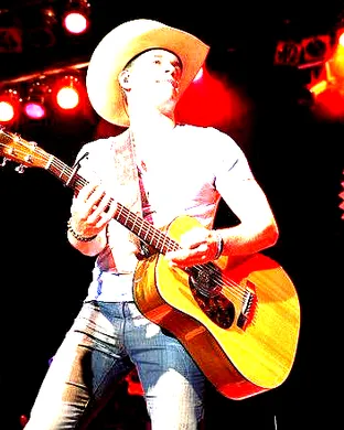Dustin Lynch York